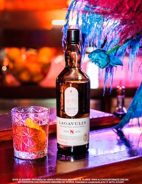 Whisky Scotch Lagavulin Islay Single Malt Escoces