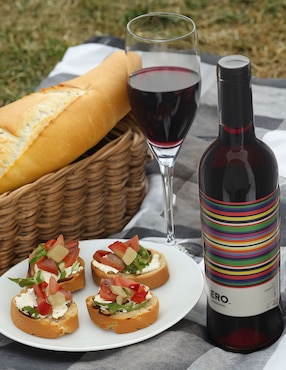 Vino tinto Balero merlot, cabernet sauvignon y syrah