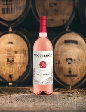 Vino rosado varietal semi seco Woodbridge 750 ml