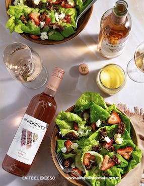 Vino rosado varietal semi seco Woodbridge 750 ml