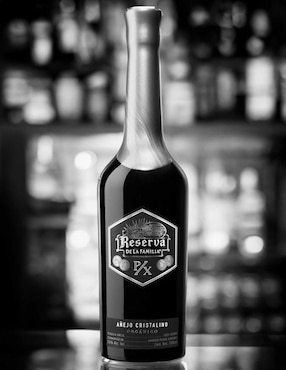 Tequila Reserva De La Familia tipo Añejo cristalino 700 ml