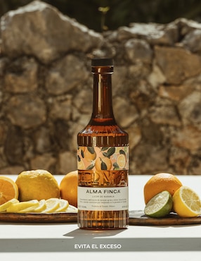 Licor de naranja Alma Finca sabor frutal 700 ml