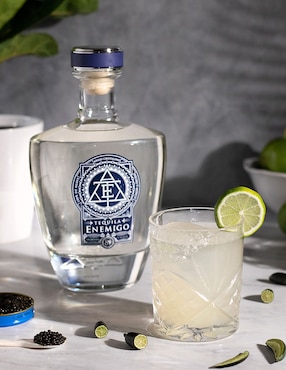 Tequila Enemigo tipo añejo cristalino 750 ml