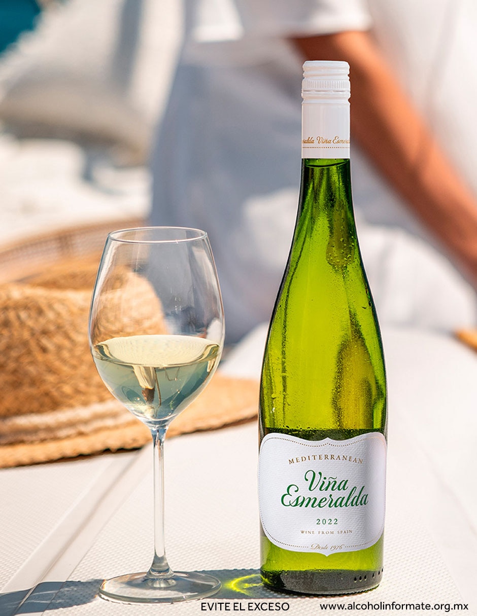 Vino blanco Moscatel 750 ml 4